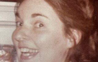 18 Mom Smiling 18 Mom Smiling